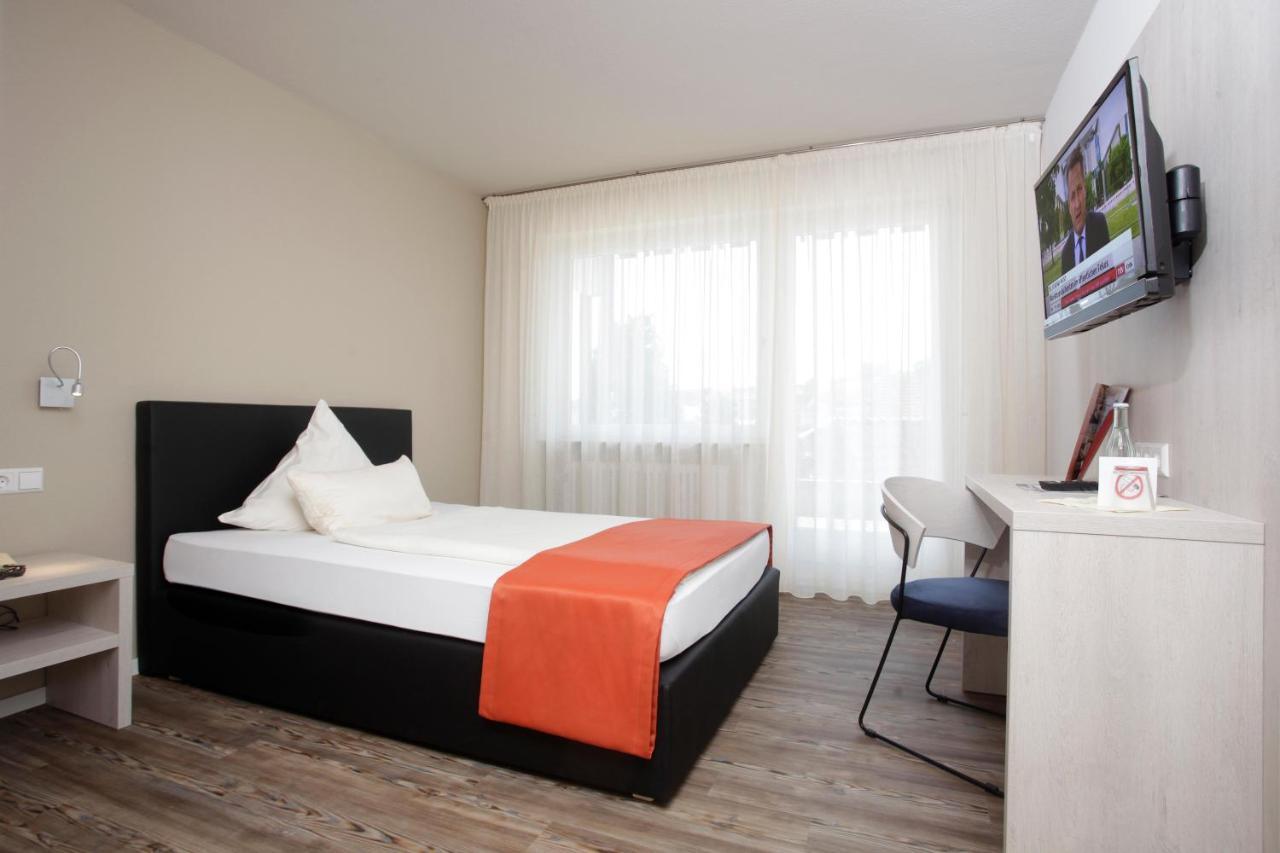 Stern Hotell Albershausen Exteriör bild