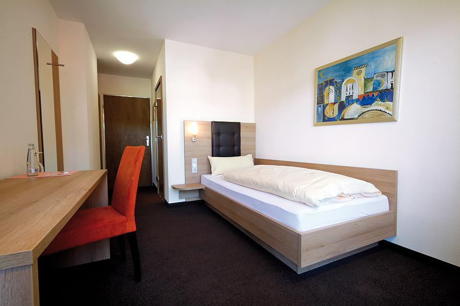 Stern Hotell Albershausen Exteriör bild
