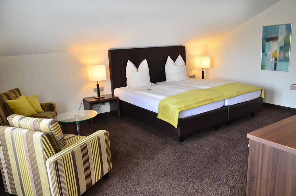 Stern Hotell Albershausen Exteriör bild